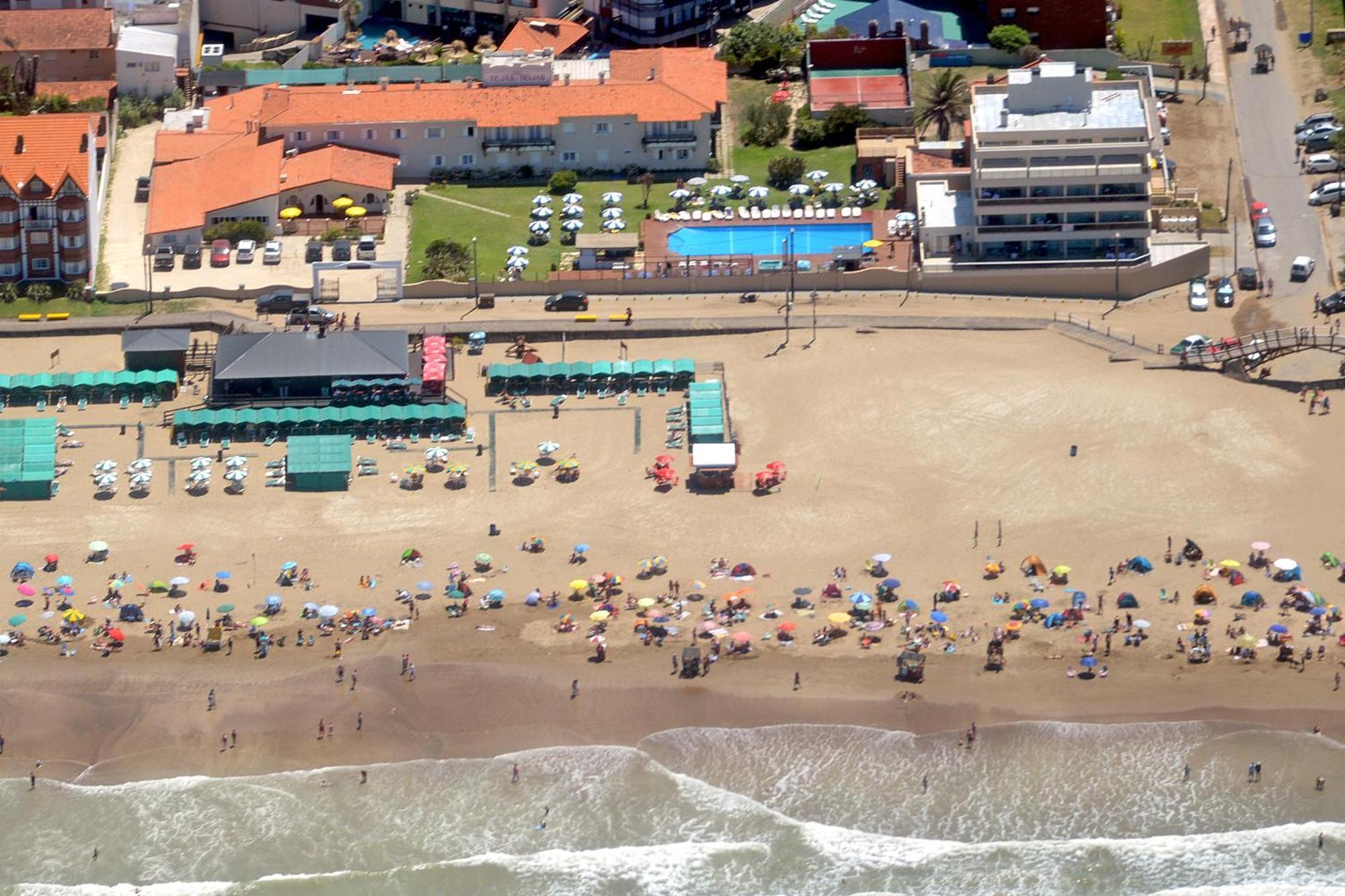 108 Y El Mar - Hotel Tejas Rojas Villa Gesell Extérieur photo